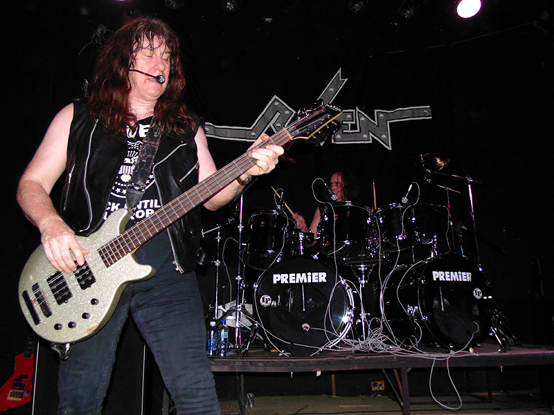 Mark Rhaven Banda Raven – 21-03-2014 – Curitiba (Hangar Music Hall) – Portal Metal Revolution